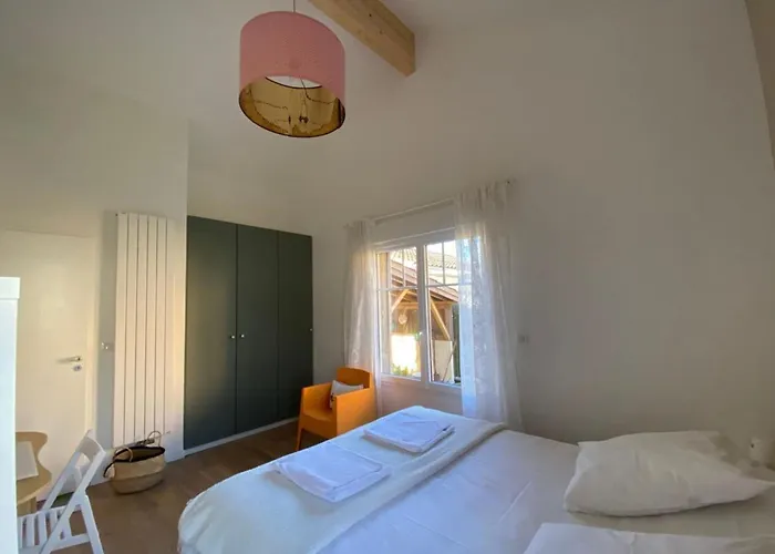 Caprice à Avec Piscine Chauffée Hébergement de vacances