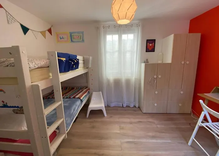 Hébergement de vacances Caprice à Avec Piscine Chauffée *