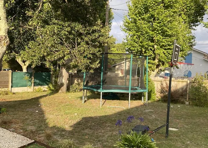 Hébergement de vacances Caprice à Avec Piscine Chauffée *