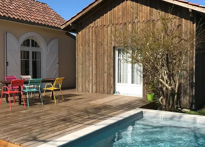 Hébergement de vacances Caprice à Avec Piscine Chauffée *