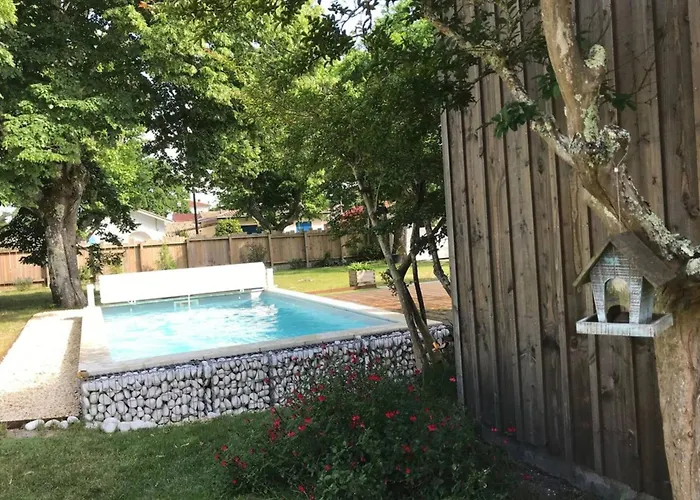 Hébergement de vacances Caprice à Avec Piscine Chauffée *